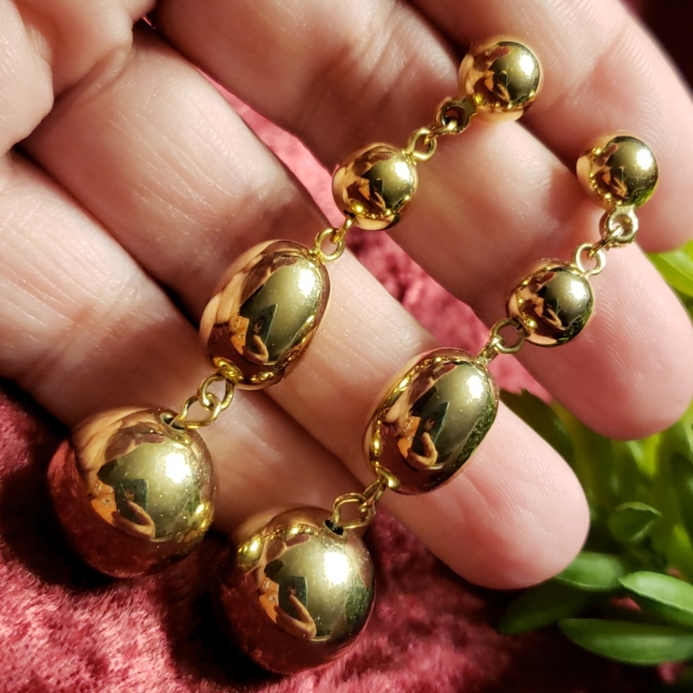 Vtg Shiny Graduated Golden Metal Bead Earrings - Picture 3 of 8